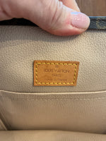 Load image into Gallery viewer, Louis Vuitton Monogram Sac Plat Tote
