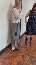 Load and play video in Gallery viewer, Ruti Grey Go-To Skirt, XS/S
