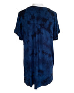 Load image into Gallery viewer, Tahari Blue and Black Tie Dye Print Top, M
