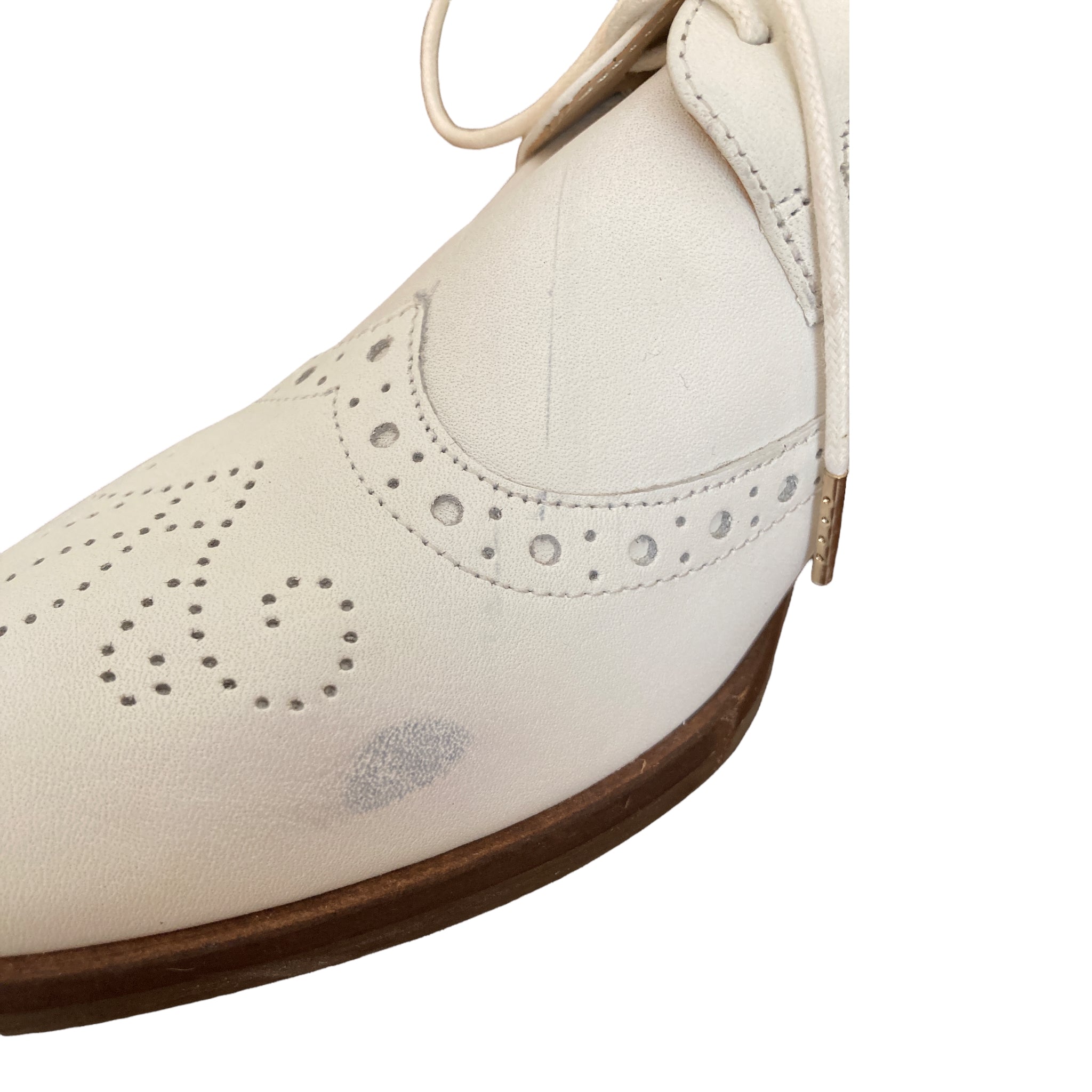 University student environment commonplace Bocage Innovation Wingtip White Shoes, 39 – Second Serve